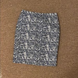 Ann Taylor size 2 navy grey patterned pencil skirt